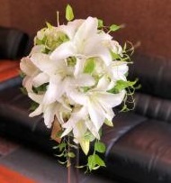生花カサブランカのオーバルブーケ11白