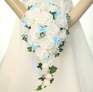 プリザキャスケードブーケ6白青