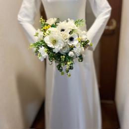 造花アネモネのナチュラルクラッチブーケ