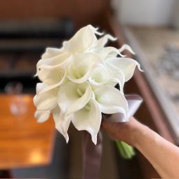 造花カラ―クラッチブーケ3白