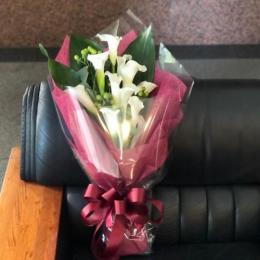 生花カラ―の花束15白