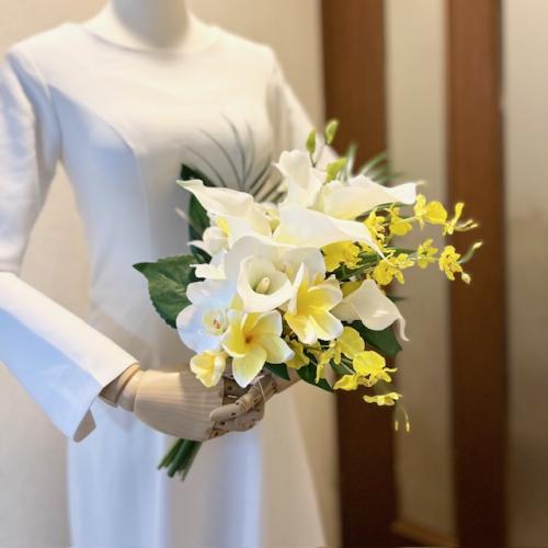 INFINITY / カラーとプルメリアのリゾート造花クラッチブーケ