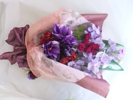 プリザとアートミックスの贈呈花束7紫